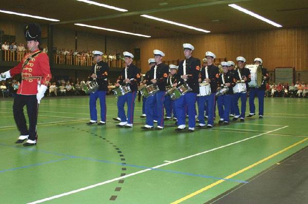 De drumband van schutterij St. Stephanus in actie tijdens het marcherend werk